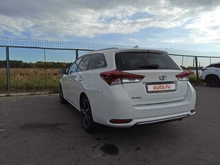 2017 Toyota Auris II Рестайлинг, белый, 1600000 рублей, вид 3