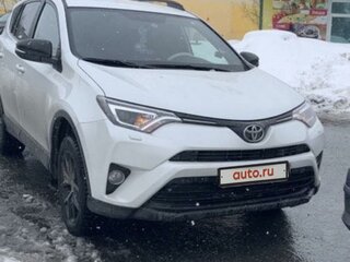 2018 Toyota RAV4 IV (XA40) Рестайлинг, белый, 3000000 рублей, вид 2