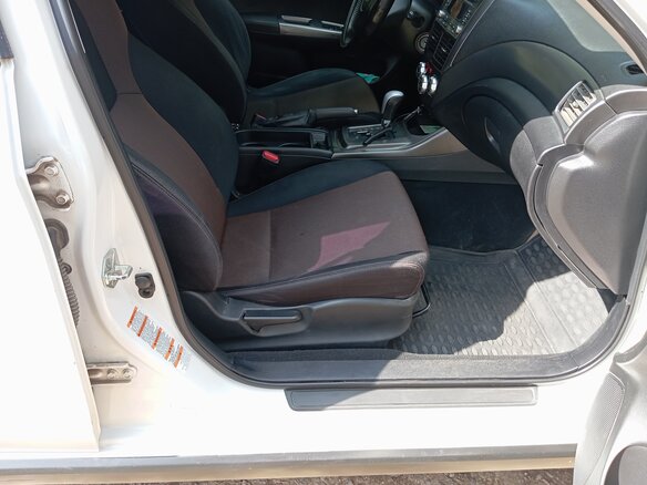 2010 Subaru Impreza III, белый, 780000 рублей - вид 4