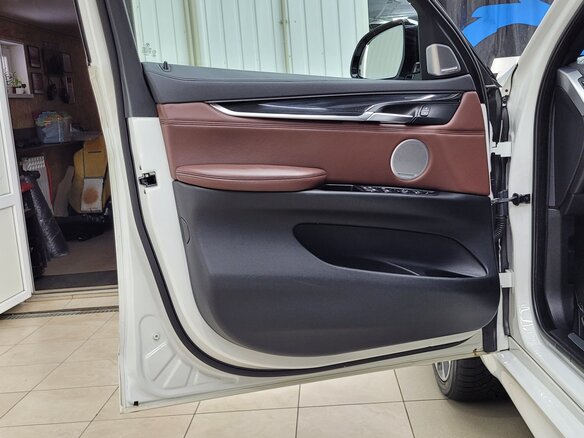 2015 BMW X6 50i II (F16), белый, 3500000 рублей - вид 8