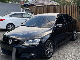 2012 Volkswagen Jetta VI, чёрный, 850000 рублей, вид 1