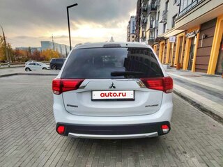 2017 Mitsubishi Outlander III Рестайлинг 2, белый, 1750000 рублей, вид 5