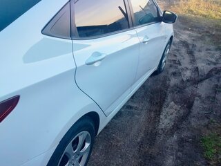 2013 Hyundai Solaris I, белый, 890000 рублей, вид 3