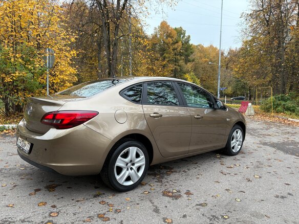 2012 Opel Astra J Рестайлинг, коричневый, 1150000 рублей - вид 3