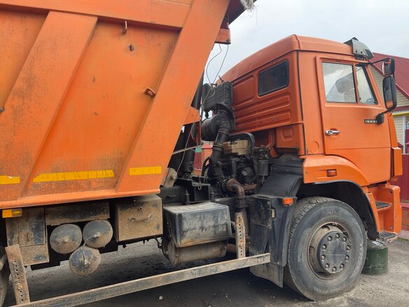 2011 КамАЗ 6520, оранжевый, 1500000 рублей - вид 2