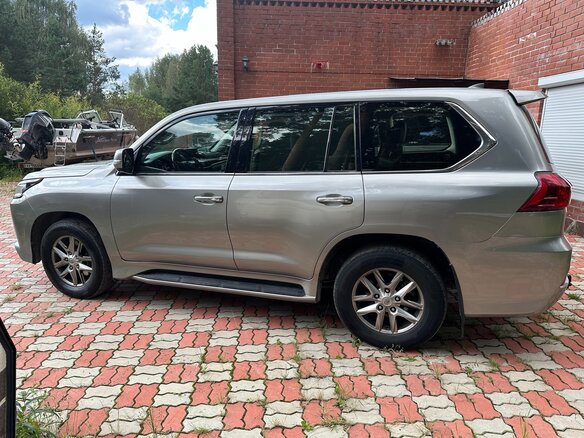 2015 Lexus LX 450d III Рестайлинг 2, серый, 6000000 рублей - вид 3