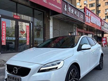 Volvo V40 II Рестайлинг