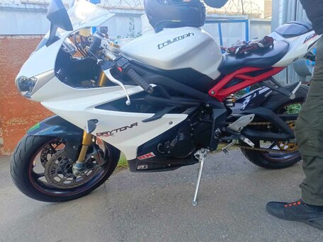 2010 Triumph Daytona 675, белый, 849000 рублей, вид 2