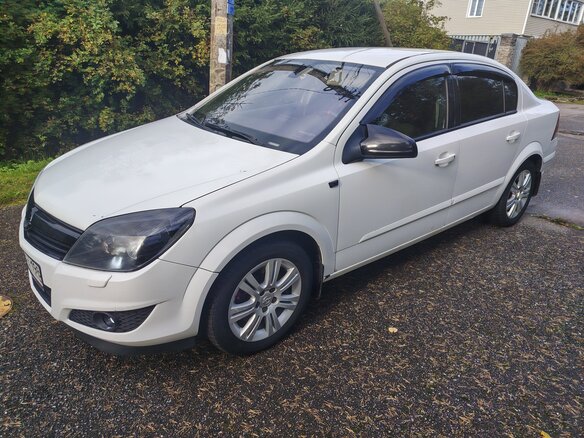 2012 Opel Astra H Рестайлинг, белый, 480000 рублей - вид 1