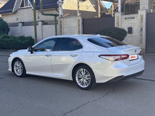 2020 Toyota Camry VIII (XV70), белый, 3357000 рублей, вид 4