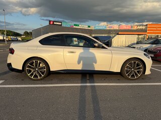 2023 BMW 2 серии M240i xDrive G42 Рестайлинг, белый, 4344360 рублей, вид 4