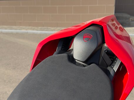 2018 Ducati Panigale V4, красный, 1950000 рублей, вид 4