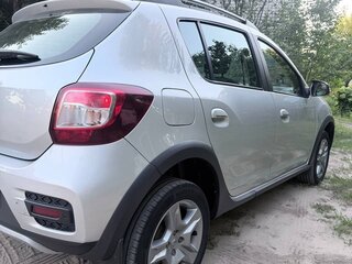 2019 Renault Sandero Stepway II Рестайлинг, серебристый, 1050000 рублей, вид 4