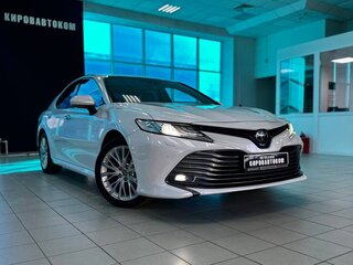 2020 Toyota Camry VIII (XV70), белый, 2749000 рублей, вид 1
