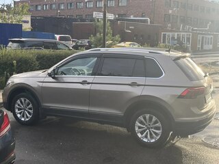 2021 Volkswagen Tiguan II Рестайлинг, коричневый, 3550000 рублей, вид 4