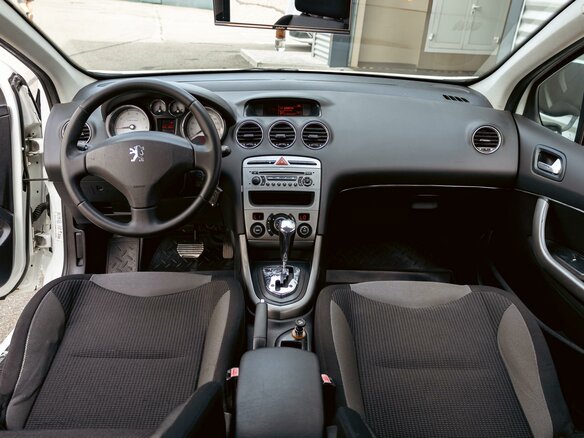 2008 Peugeot 308 I, белый, 595000 рублей - вид 15