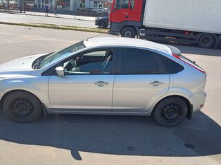 2010 Ford Focus II Рестайлинг, серебристый, 570000 рублей, вид 2