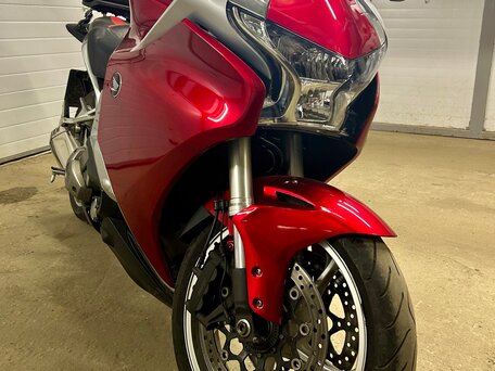 2011 Honda VFR 1200, красный, 630000 рублей, вид 1