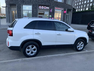 2013 Kia Sorento II Рестайлинг, белый, 1515000 рублей, вид 2