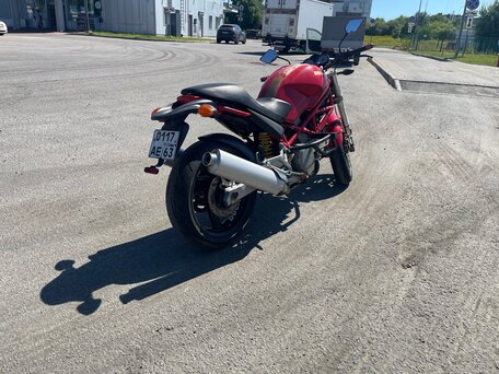 2004 Ducati Monster 400, красный, 230000 рублей, вид 3