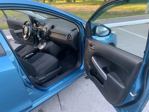 2013 Mazda 2 II Рестайлинг (DE2), голубой, 850000 рублей - вид 8