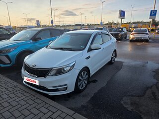 2016 Kia Rio III Рестайлинг, белый, 700000 рублей, вид 1