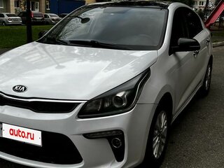 2017 Kia Rio IV, серебристый, 690000 рублей, вид 3