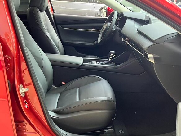 2023 Mazda 3 Axela IV (BP), красный, 1340000 рублей - вид 18