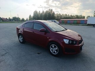 2014 Chevrolet Aveo II, красный, 600000 рублей, вид 2