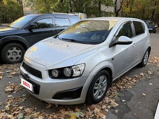 2013 Chevrolet Aveo II, серебристый, 980000 рублей, вид 1