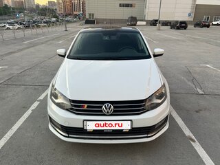 2018 Volkswagen Polo V Рестайлинг, белый, 999999 рублей, вид 2