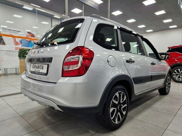 2026 Lada (ВАЗ) Granta Cross I Рестайлинг, серебристый - вид 2