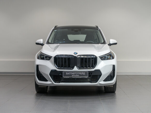 2026 BMW X1 Long 25Li xDrive III (U11/U12), белый, 5890000 рублей - вид 1