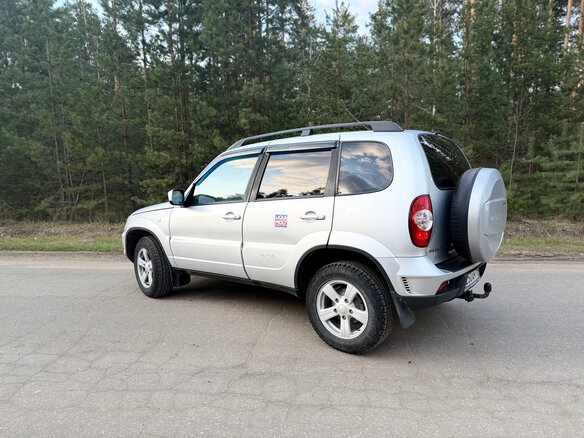 2013 Chevrolet Niva I Рестайлинг, серебристый, 560000 рублей - вид 11
