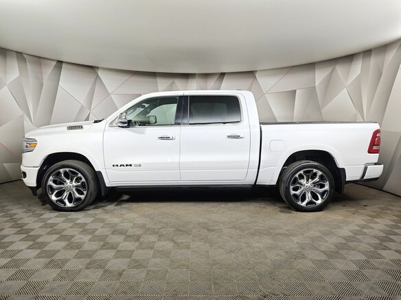2019 Ram 1500 Crew Cab V, белый, 7200000 рублей - вид 4