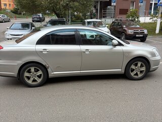 2004 Toyota Avensis II, серебристый, 570000 рублей, вид 2
