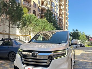 2017 Honda Stepwgn Spada V Рестайлинг, белый, 1800000 рублей, вид 4