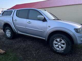 2011 Mitsubishi L200 IV, серебристый, 1100000 рублей, вид 3