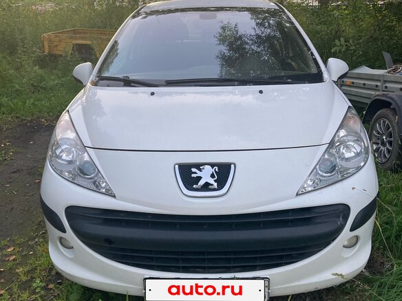 2008 Peugeot 207 I, белый, 450000 рублей