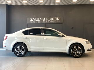2018 Skoda Octavia III (A7) Рестайлинг, белый, 1880000 рублей, вид 4