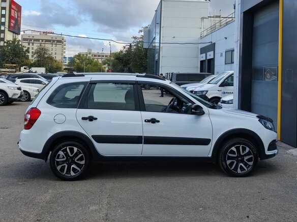2024 Lada (ВАЗ) Granta Cross I Рестайлинг, белый - вид 3