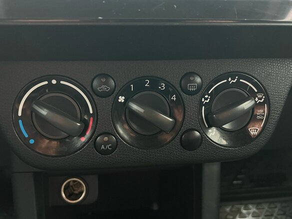 2006 Suzuki Swift AMT III, красный, 400000 рублей - вид 16