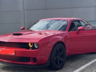 2018 Dodge Challenger III Рестайлинг 2, красный, 3750000 рублей, вид 1