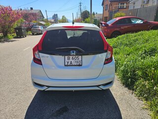 2018 Honda Fit III Рестайлинг, белый, 1555000 рублей, вид 4