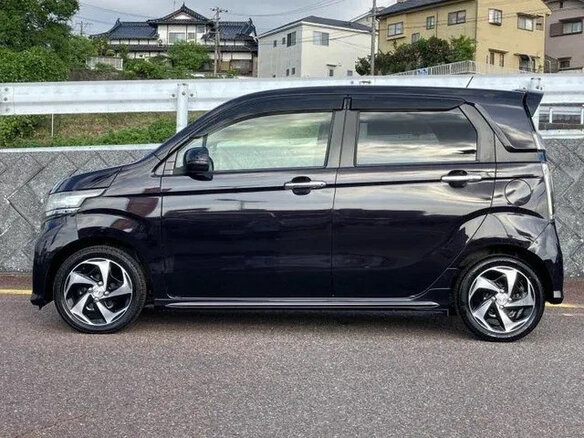 2018 Honda N-WGN I Рестайлинг, чёрный, 685000 рублей - вид 4