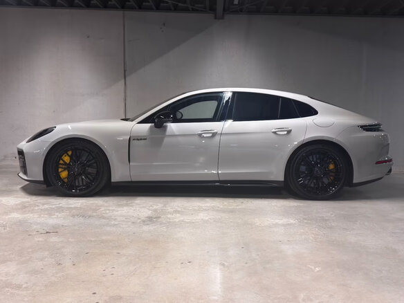 2026 Porsche Panamera Turbo S E-Hybrid III, серый, 34700000 рублей - вид 5