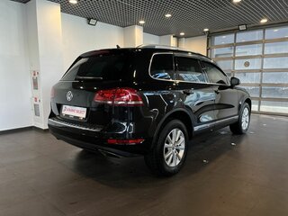 2014 Volkswagen Touareg II, чёрный, 2090000 рублей, вид 3