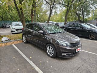 2017 Kia Rio III Рестайлинг, коричневый, 1090000 рублей, вид 2