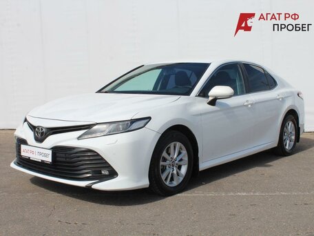 2018 Toyota Camry VIII (XV70), белый, 2180000 рублей, вид 1