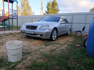 2003 Mercedes-Benz C-Класс 180 II (W203), серебристый, 375000 рублей, вид 1